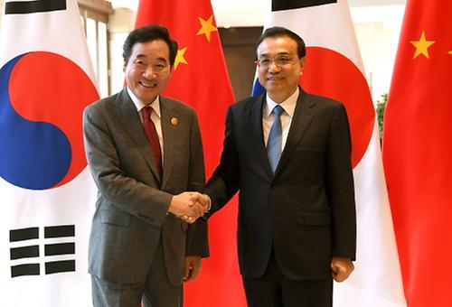PM meets Chinese Premier Li Keqiang