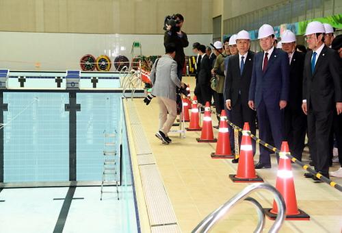 PM inspects venue for FINA championships