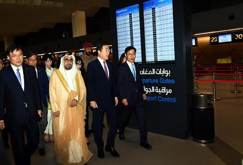 PM visits Kuwait International Airport's Terminal 4