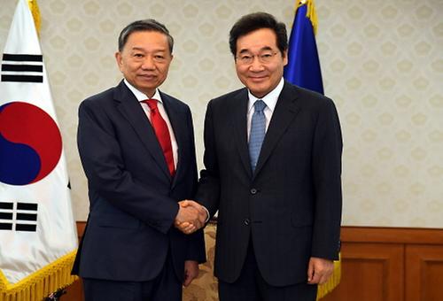 PM meets Vietnam public security minister