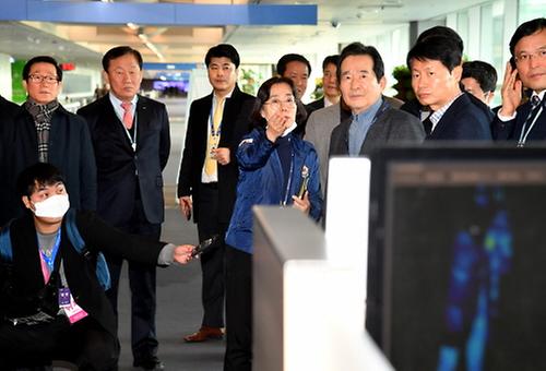 Prime minister at Incheon airport amid coronavirus woes