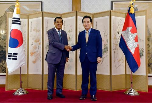 PM meets Cambodian leader